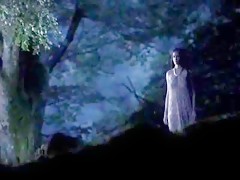 Se hace lamer por sus perros