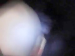 Rubia folla perro negro